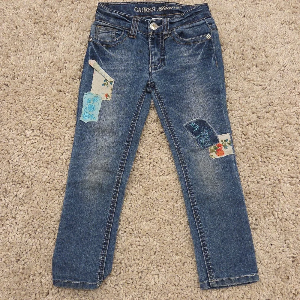 Guess Jeans Size 4 - Picture 1 of 5